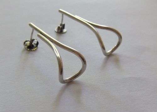 A RATHER UNIQUE PAIR OF STERLING SILVER EARRINGS WITH BUTTERFLIES !! FULLY TESTED !!
