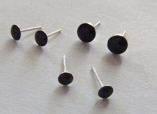 MODERN STYLE !! 3 PAIRS OF STERLING SILVER STUDS WITH BLACK PLASTIC FRONTS - NO BUTTERFLIES