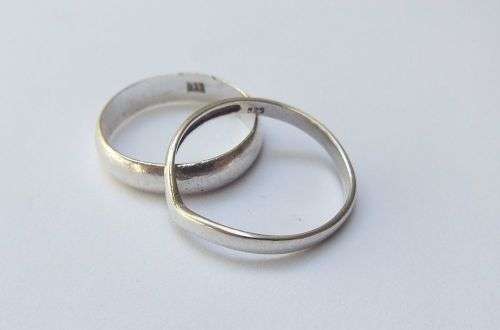 TO FILL THE GAPS !! A STERLING SILVER WEDDING BAND AND STERLING SILVER POINTER RING !! WIN BOTH !!