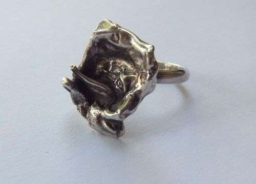 MUST SEE !! REALLY DIFFERENT !! AN ABSTRACT INSPIRED SOLID STERLING SILVER RING !! GOOD QUALITY !!