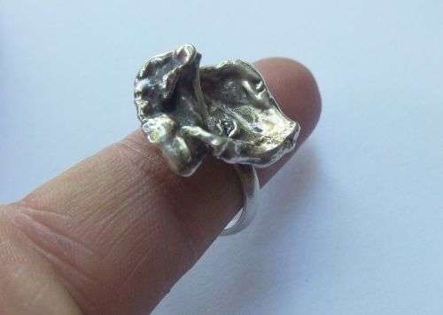MUST SEE !! REALLY DIFFERENT !! AN ABSTRACT INSPIRED SOLID STERLING SILVER RING !! GOOD QUALITY !!