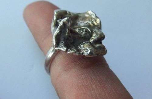 MUST SEE !! REALLY DIFFERENT !! AN ABSTRACT INSPIRED SOLID STERLING SILVER RING !! GOOD QUALITY !!