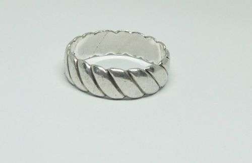 SOMETHING DIFFERENT !! A GOOD QUALITY SOLID STERLING SILVER WEDDING RING / BAND - STAMPED AND TESTED