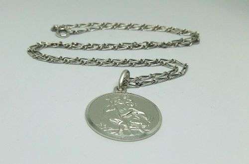 A UNIQUE STERLING SILVER NECKLACE WITH A DETAILED SOLID STERLING SILVER ST CHRISTOPHER PENDANT !!