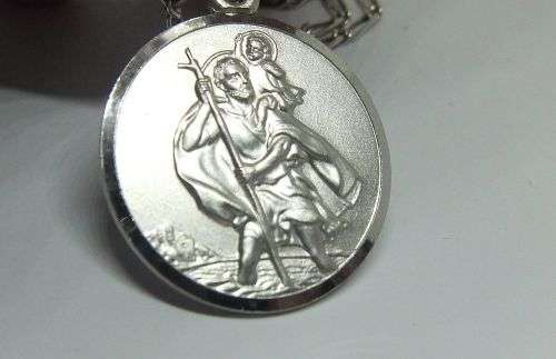 A UNIQUE STERLING SILVER NECKLACE WITH A DETAILED SOLID STERLING SILVER ST CHRISTOPHER PENDANT !!