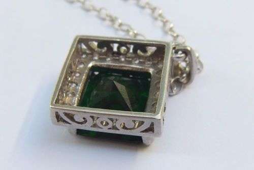 A GORGEOUS STERLING SILVER PENDANT WITH A BIG FACETED GREEN STONE PLUS A STERLING SILVER NECKLACE !!