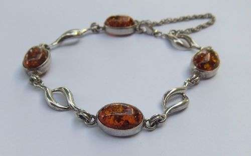 AN INCREDIBLE DESIGNER STAMPED STERLING SILVER BRACELET WITH CABOCHON AMBER AND SAFETY CHAIN !!