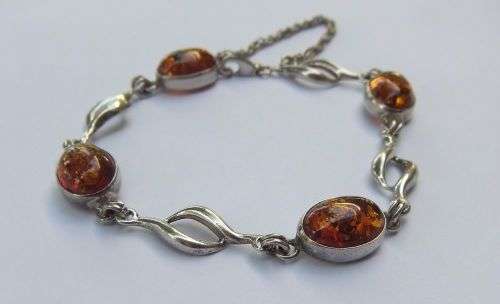 AN INCREDIBLE DESIGNER STAMPED STERLING SILVER BRACELET WITH CABOCHON AMBER AND SAFETY CHAIN !!