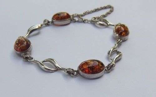 AN INCREDIBLE DESIGNER STAMPED STERLING SILVER BRACELET WITH CABOCHON AMBER AND SAFETY CHAIN !!