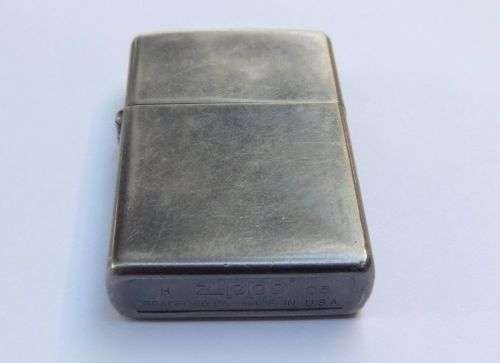 AN ORIGINAL ` GUN METAL ` ZIPPO !! SPARKING AND WORKING !! FREE COMBINING !! JUST ADD FUEL !!