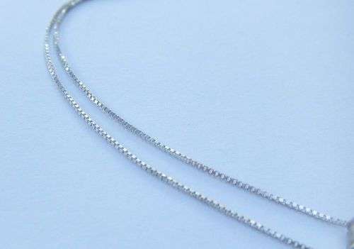 AN ELEGANT STERLING SILVER PENDANT SET WITH A MARQUISE CUT STONE PLUS A STERLING SILVER NECKLACE !!