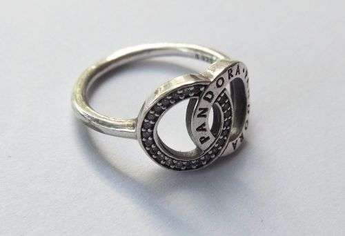 AWESOME FIND !! A SOLID STERLING SILVER DESIGNER RING BY PANDORA IN EXCELLENT CONDITION !! VALUE !!