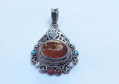 AN AMAZING BIG SOLID STERLING SILVER PENDANT SET WITH A CABOCHON AMBER AND GEMSTONES !! WOW !!