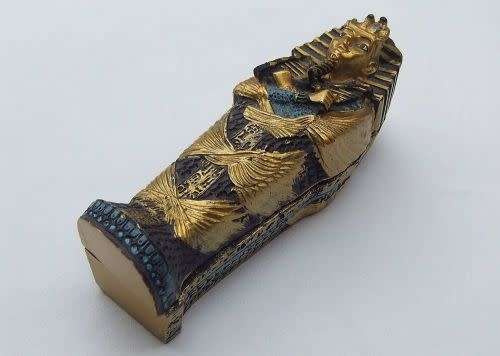 IT`S ALIVE !! NOT REALLY ! A HIGHLY DETAILED EGYPTIAN SARCOPHAGUS ORNAMENT WITH A MUMMY INSIDE !!