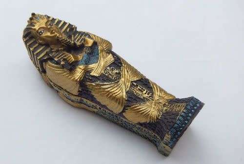 IT`S ALIVE !! NOT REALLY ! A HIGHLY DETAILED EGYPTIAN SARCOPHAGUS ORNAMENT WITH A MUMMY INSIDE !!