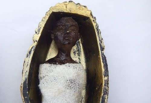 IT`S ALIVE !! NOT REALLY ! A HIGHLY DETAILED EGYPTIAN SARCOPHAGUS ORNAMENT WITH A MUMMY INSIDE !!