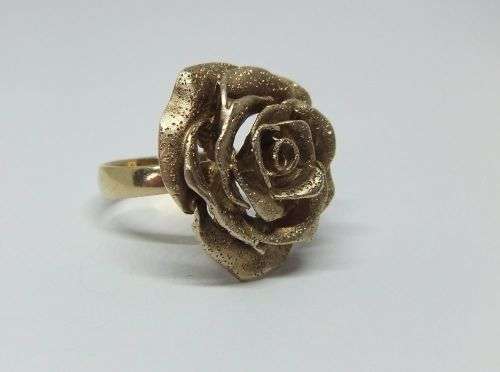 A GORGEOUS GOLD PLATED DESIGNER ROSE FORM SOLID STERLING SILVER RING - FREE SHIPPING