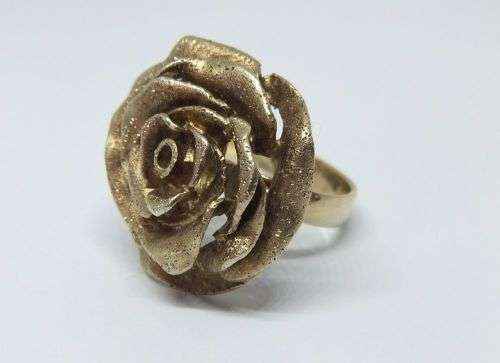 A GORGEOUS GOLD PLATED DESIGNER ROSE FORM SOLID STERLING SILVER RING - FREE SHIPPING