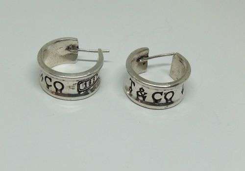 WOW !! A STYLISH PAIR OF SOLID STERLING SILVER T & CO EARRINGS - FULLY TESTED - FREE COMBINING !!