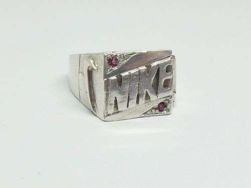 R1 START !! A TOTALLY COOL SOLID STERLING SILVER ` NIKE ` THEME RING WITH FACETED STONES !! WOW !!