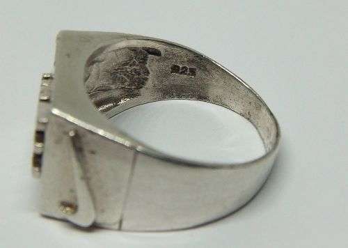 R1 START !! A TOTALLY COOL SOLID STERLING SILVER ` NIKE ` THEME RING WITH FACETED STONES !! WOW !!