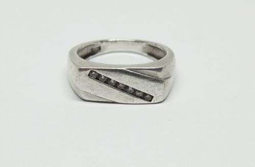 R1 START !! A CLASSY SOLID STERLING SILVER WEDDING RING SET WITH 7 FACETED STONES !! GOOD QUALITY !!