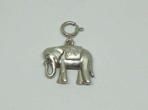 R1 START !! A HEAVY VERY SOLID GENUINE STERLING SILVER ELEPHANT MOTIF CHARM !! LOVELY !!
