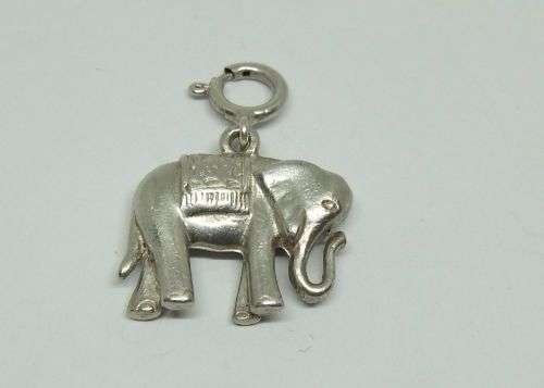 R1 START !! A HEAVY VERY SOLID GENUINE STERLING SILVER ELEPHANT MOTIF CHARM !! LOVELY !!