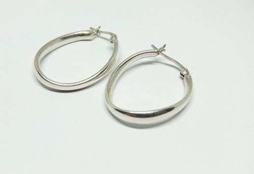 R1 START !! AN EYE CATCHING PAIR OF GENUINE STERLING SILVER TUBULAR EARRINGS WITH HINGE CLIPS