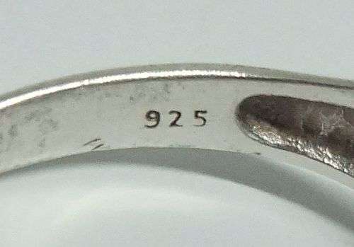 A COOL VINTAGE STYLE SOLID STERLING SILVER ` COIN ` RING IN GOOD CONDITION !! FREE COMBINING !!
