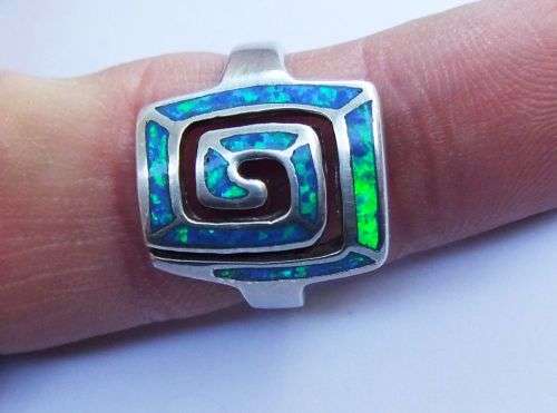 WOW !! AN EYE CATCHING SOLID STERLING SILVER AND FIRE OPAL RING IN EXCELLENT CONDITION !! GREAT FIND