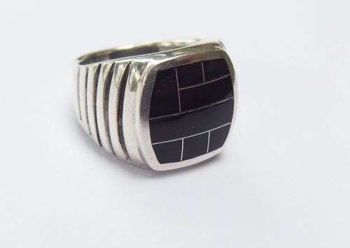 AN AWESOME SOLID STERLING SILVER DESIGNER STAMPED RING SET WITH GENUINE ONYX !! SUPER QUALITY !!