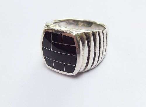AN AWESOME SOLID STERLING SILVER DESIGNER STAMPED RING SET WITH GENUINE ONYX !! SUPER QUALITY !!