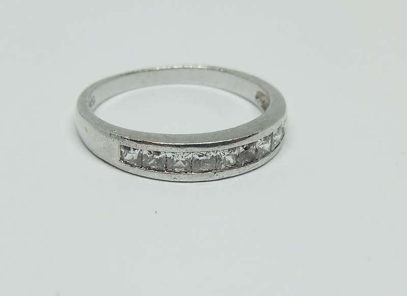 R1 START !! A CLASSY SOLID STERLING SILVER RING SET WITH SQUARE CUT FACETED STONES !! FREE COMBINING