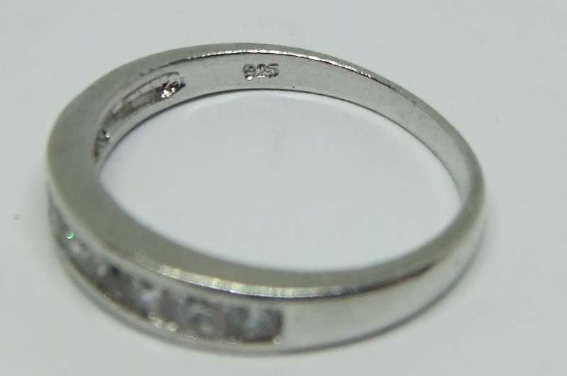R1 START !! A CLASSY SOLID STERLING SILVER RING SET WITH SQUARE CUT FACETED STONES !! FREE COMBINING
