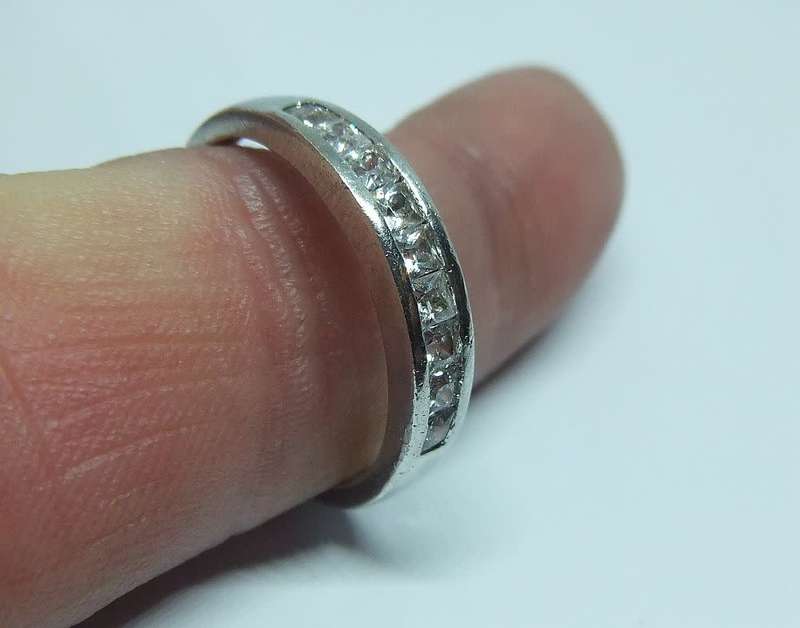 R1 START !! A CLASSY SOLID STERLING SILVER RING SET WITH SQUARE CUT FACETED STONES !! FREE COMBINING