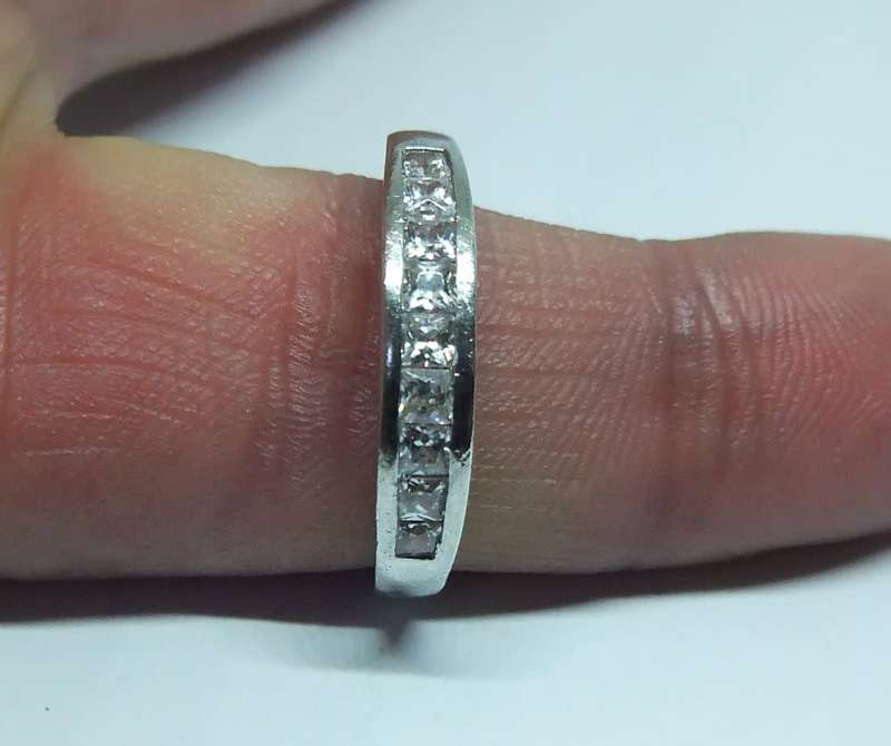 R1 START !! A CLASSY SOLID STERLING SILVER RING SET WITH SQUARE CUT FACETED STONES !! FREE COMBINING
