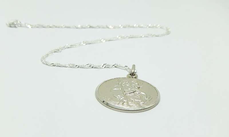 AS NEW !! A DETAILED SOLID STERLING SILVER ST CHRISTOPHER PENDANT PLUS A STERLING SILVER NECKLACE !!