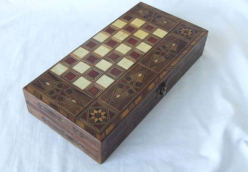 AN AWESOME VINTAGE HAND MADE INLAID WOODEN GAMES BOX FILLED WITH OVER 600 COINS PLUS NOTES !! WOW !!