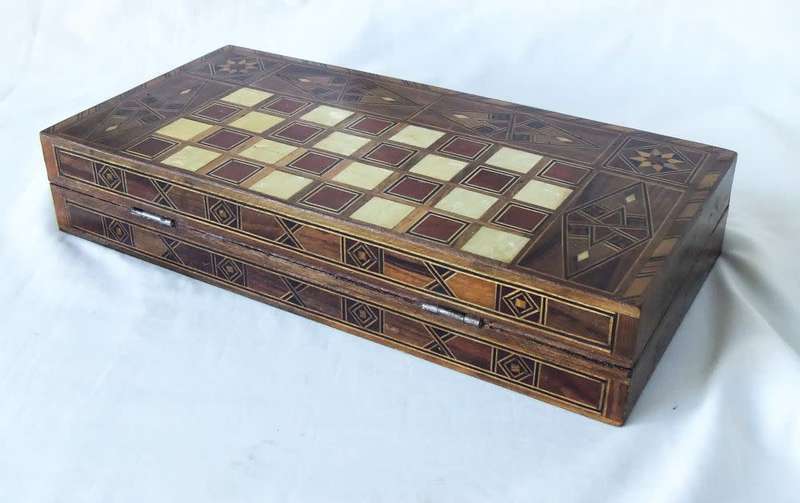 AN AWESOME VINTAGE HAND MADE INLAID WOODEN GAMES BOX FILLED WITH OVER 600 COINS PLUS NOTES !! WOW !!