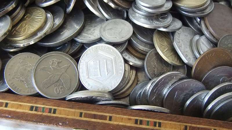 AN AWESOME VINTAGE HAND MADE INLAID WOODEN GAMES BOX FILLED WITH OVER 600 COINS PLUS NOTES !! WOW !!