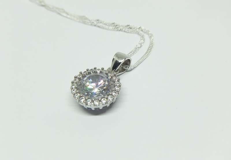 R1 START !! A 40 CM STERLING SILVER NECKLACE & STERLING SILVER FACETED CZ PENDANT - FREE COMBINING
