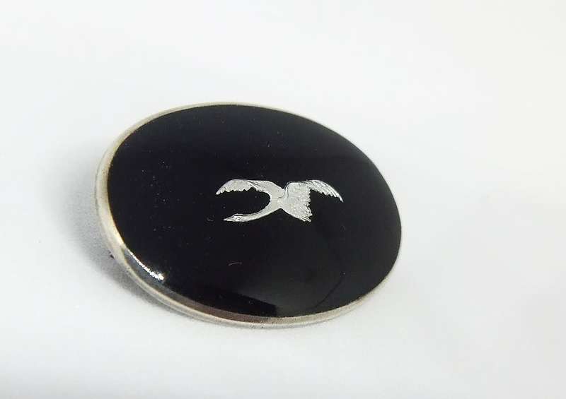 A VINTAGE STERLING SILVER NORWEGIAN DESIGNER STAMPED BROOCH WITH BIRD MOTIF BY DAVID ANDERSEN