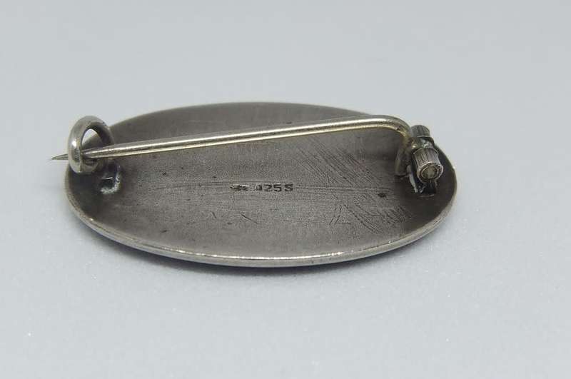A VINTAGE STERLING SILVER NORWEGIAN DESIGNER STAMPED BROOCH WITH BIRD MOTIF BY DAVID ANDERSEN