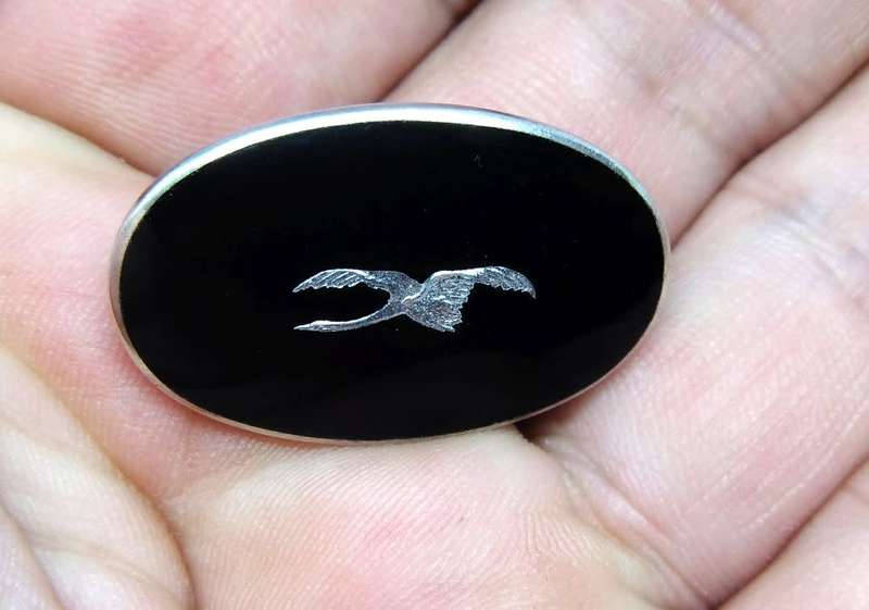 A VINTAGE STERLING SILVER NORWEGIAN DESIGNER STAMPED BROOCH WITH BIRD MOTIF BY DAVID ANDERSEN