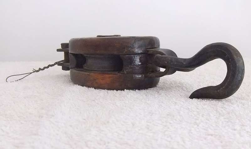 UNUSUAL FIND !! AN OLD LOOKING HOOK PULLY TYPE ITEM THAT LOOKS FISHING RELATED !! VERY VERY COOL !!