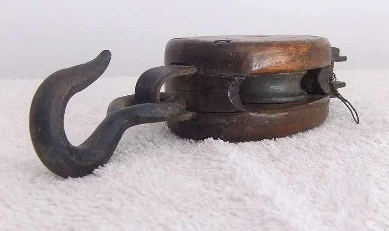 UNUSUAL FIND !! AN OLD LOOKING HOOK PULLY TYPE ITEM THAT LOOKS FISHING RELATED !! VERY VERY COOL !!