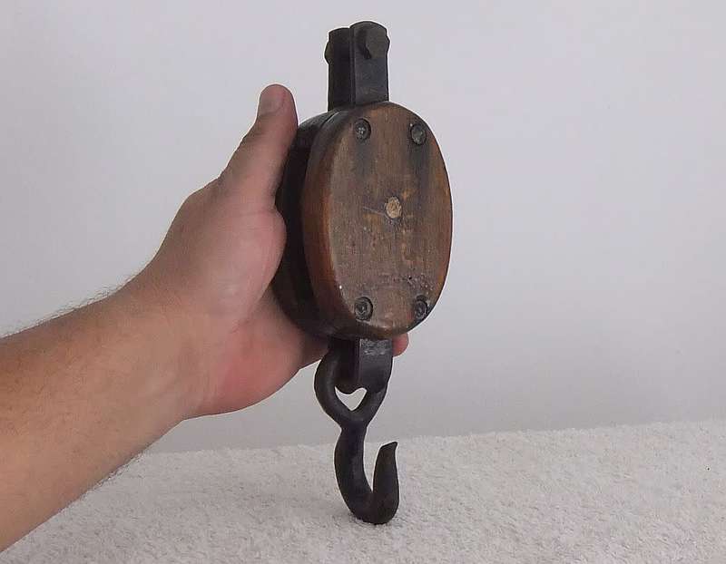 UNUSUAL FIND !! AN OLD LOOKING HOOK PULLY TYPE ITEM THAT LOOKS FISHING RELATED !! VERY VERY COOL !!
