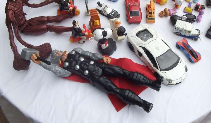 TAKE A LOOK !! A JOBLOT OF VINTAGE AND NEWER PRE LOVED TOYS PLUS OTHER COLLECTABLES !!