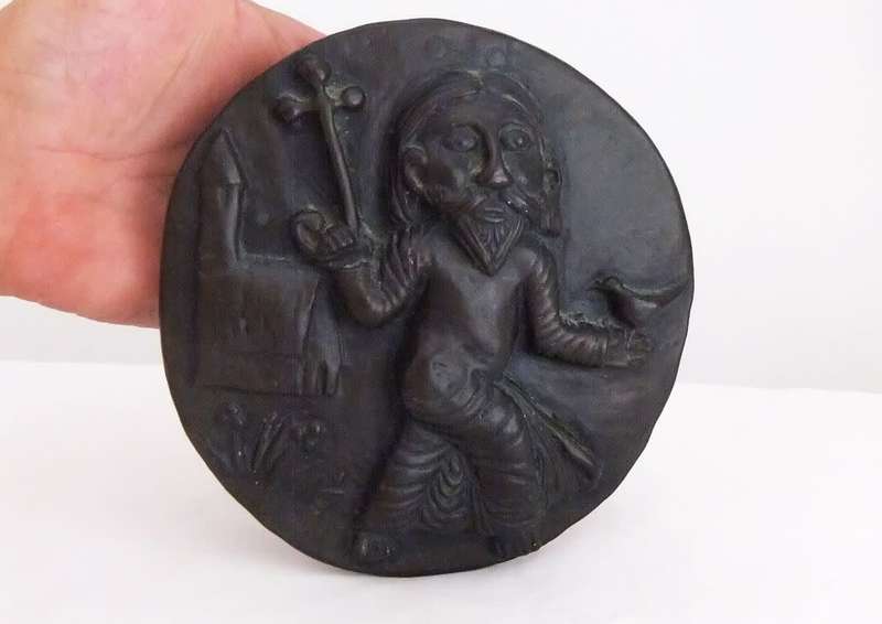 RARELY SEEN !! A VINTAGE WILD GOOSE STUDIO BRONZED PLAQUE OF ST KEVIN WITH BLACKBIRD ! 50 EURO VALUE